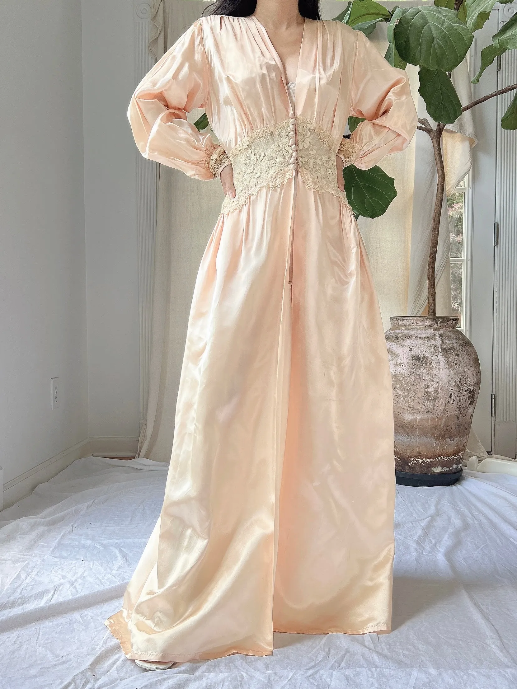 1940s Peach Satin Dressing Gown - S
