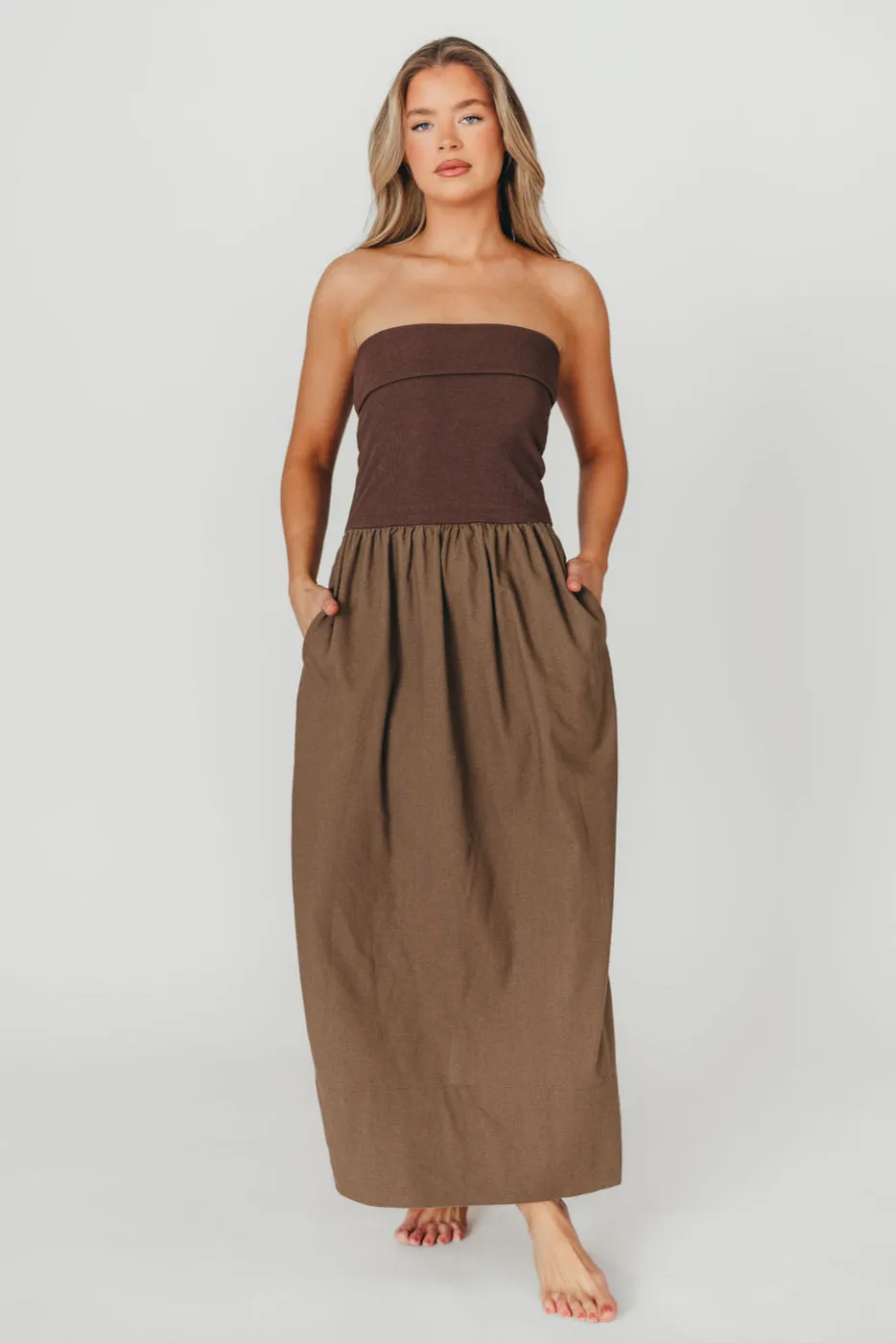 Kaylee Linen and Ribbed Knit Maxi Dress in Mocha