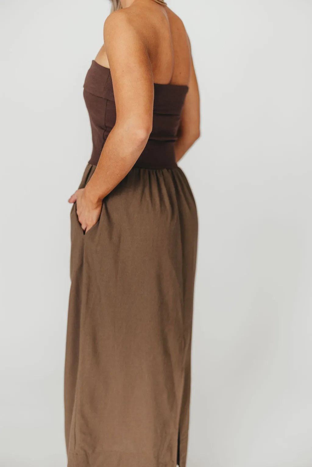Kaylee Linen and Ribbed Knit Maxi Dress in Mocha