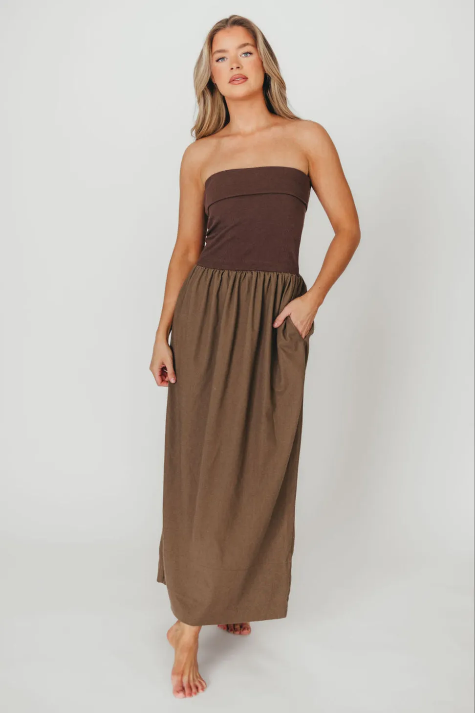 Kaylee Linen and Ribbed Knit Maxi Dress in Mocha