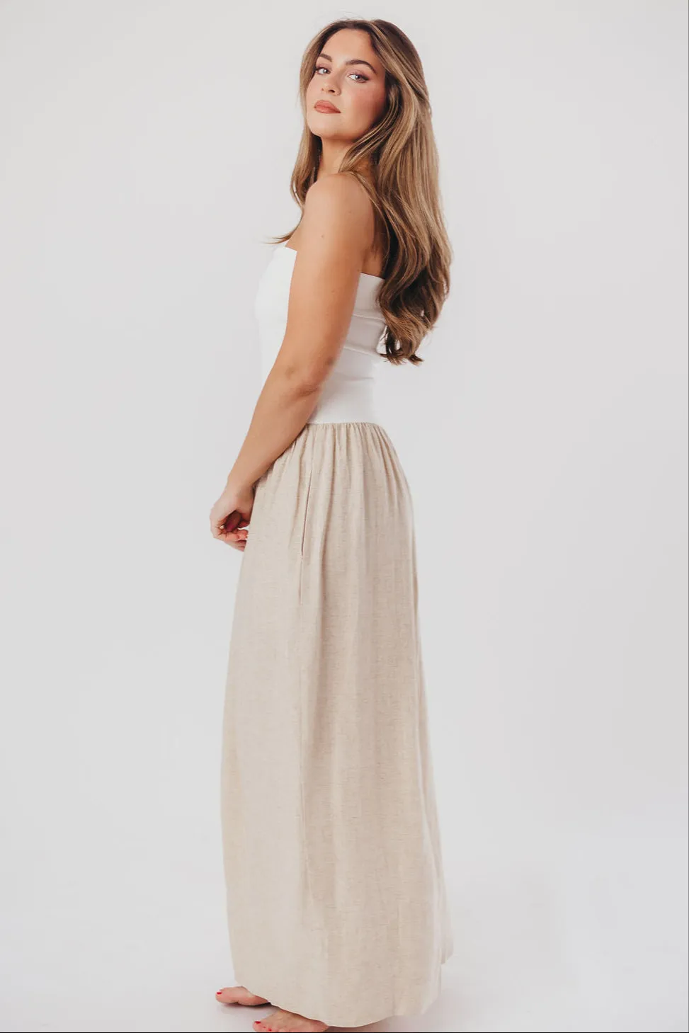 Kaylee Linen and Ribbed Knit Maxi Dress in White/Oatmeal