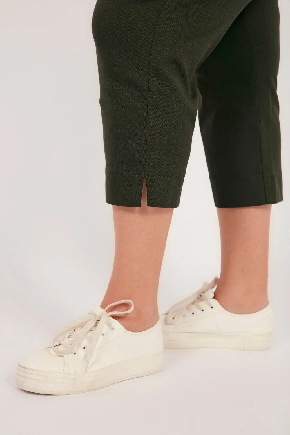 Petite Length Cropped Stretch Capri Pant in Bottle Green