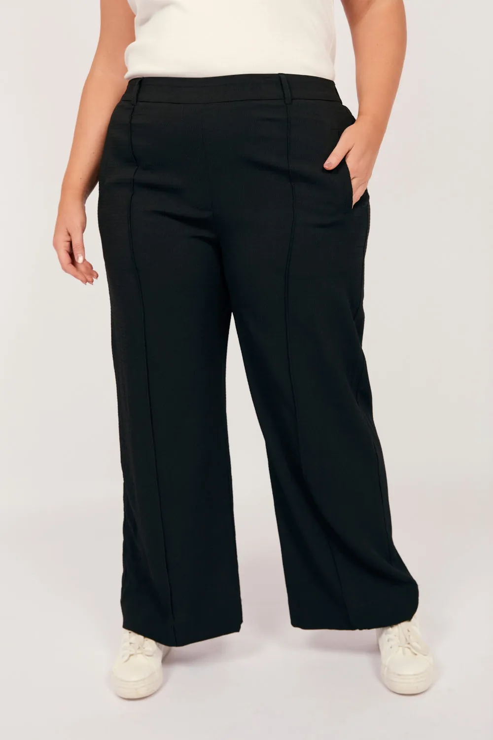 Relaxed Travel Pant in Black