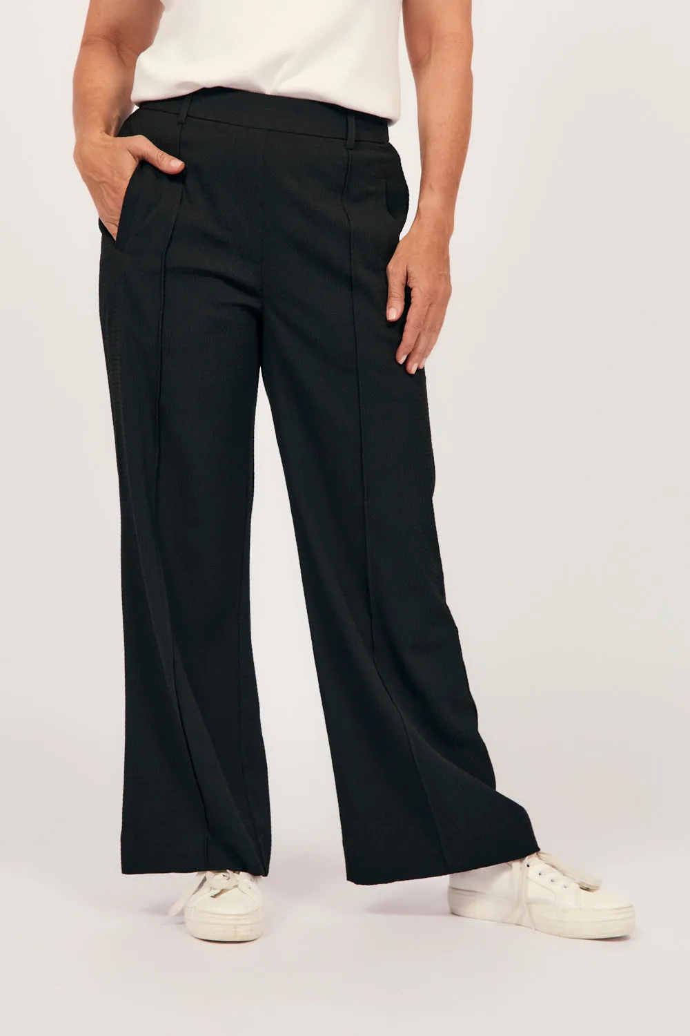 Relaxed Travel Pant in Black